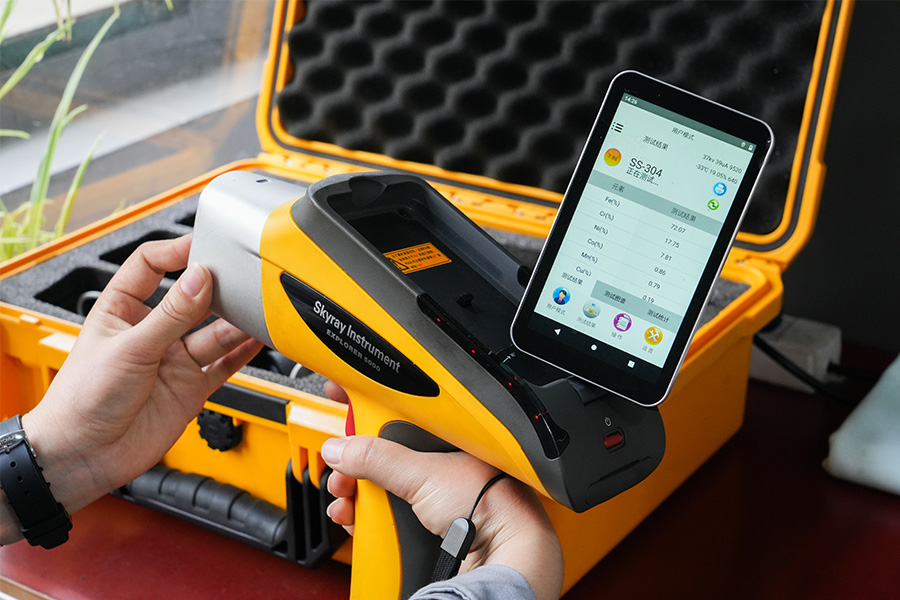 Spettrometro a fluorescenza a raggi X portatile Explorer